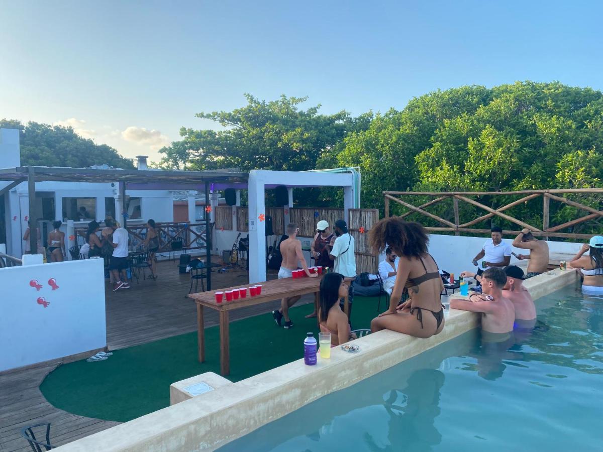 Why Not Rooftop Party Hostel Playa del Carmen Exterior foto